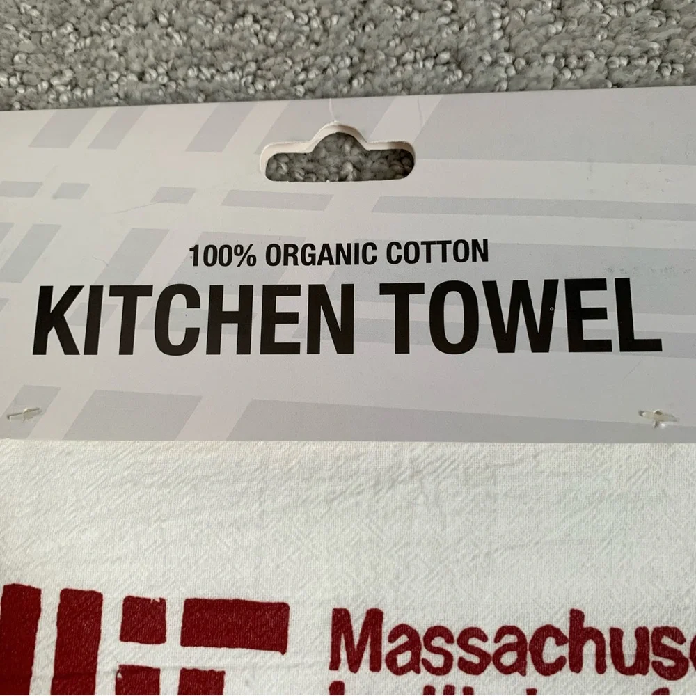 NWT MIT Collegiate Souvenir Kitchen Towel Alum Gift 30 X 28 100% Organic Cotton